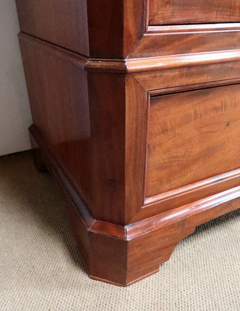 photo vinterior Narrow Mahogany Wardrobe – Late 19th Century