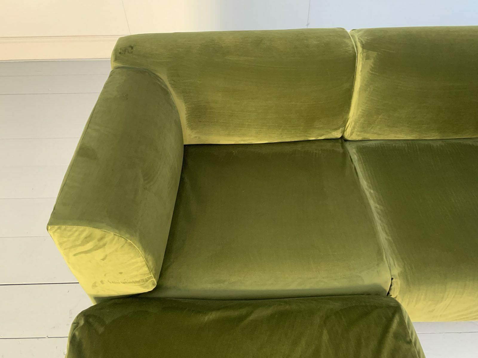 Cassina “250 Met” L Shape Sofa  In Green Velvet photo vinterior