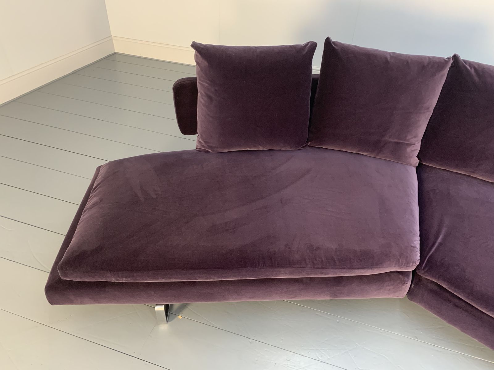 B&B Italia “Arne A252c 1” 4 Seat Curved Sofa – In Purple Velvet photo vinterior
