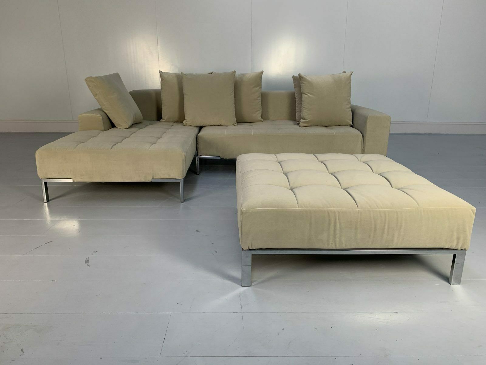 Zanotta “Alfa 1326” L Shape Sofa & Ottoman  In Pale Grey Velvet photo Furniture