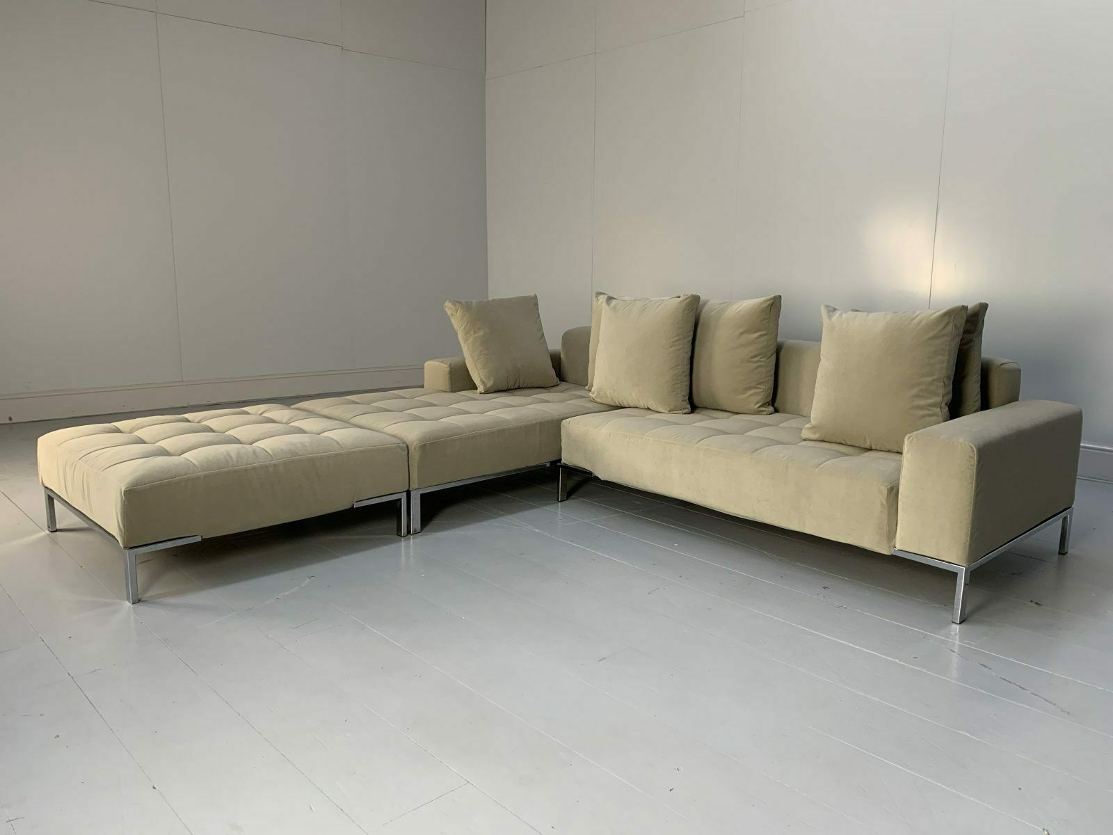 Zanotta “Alfa 1326” L Shape Sofa & Ottoman  In Pale Grey Velvet photo 5900.0