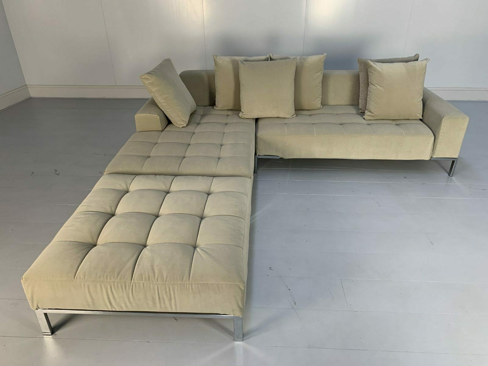 Zanotta “Alfa 1326” L Shape Sofa & Ottoman  In Pale Grey Velvet photo vinterior