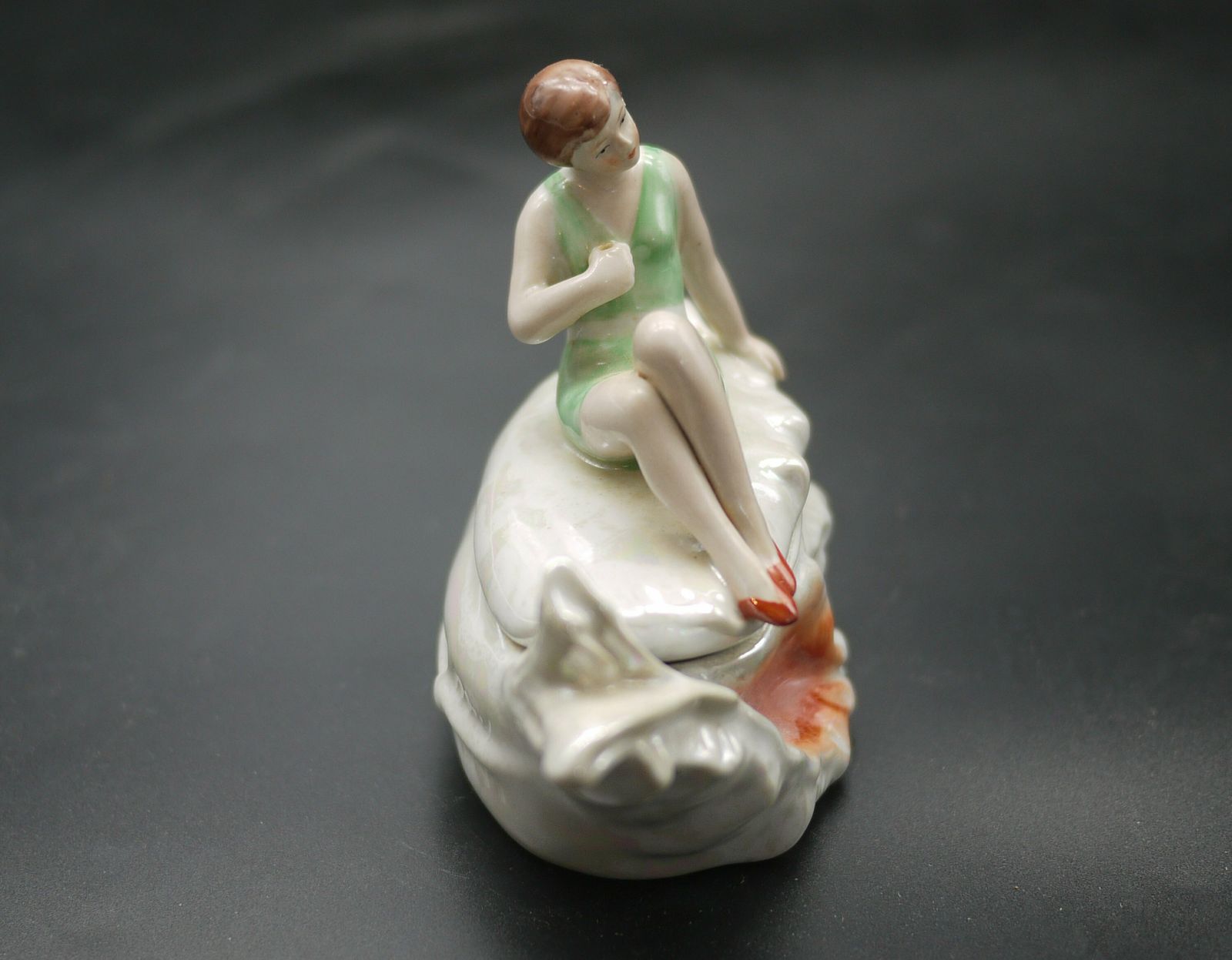 Art Deco Porcelain Bathing Beauty Dresser Box photo 235.0