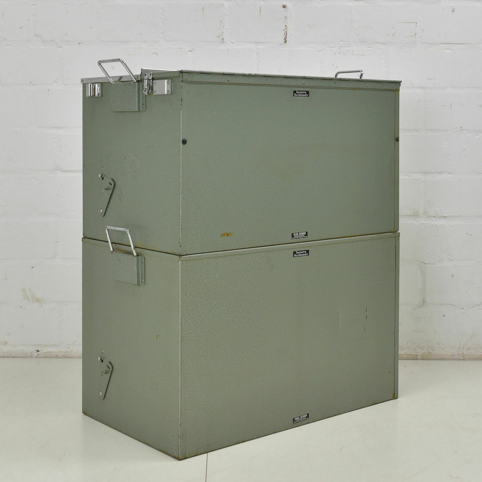 986.0 Portable Bundeswehr Doctor's Cabinet, 2 Part Metal Cabinet, Dentist's Cabinet Around 1970 photo