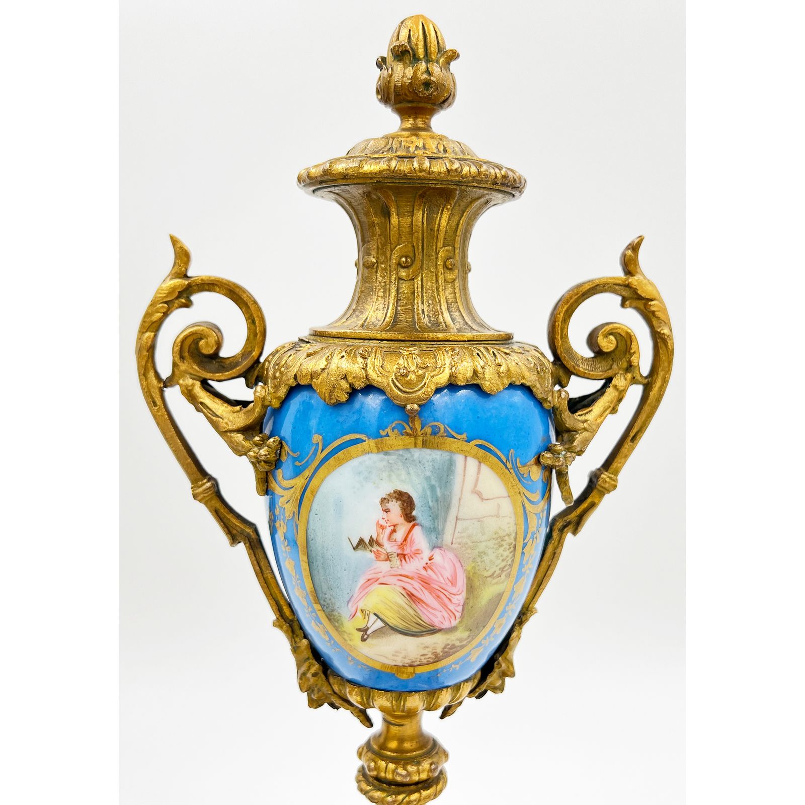 A Pair Of French Sevres Style Porcelain Urns, With Gilt Bronze Mounts, 19th Century photo vinterior