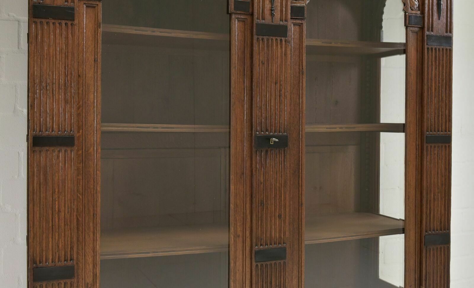 photo furniture Antique! Large Flemish Display Cabinet Restored Oak Renaissance Baroque