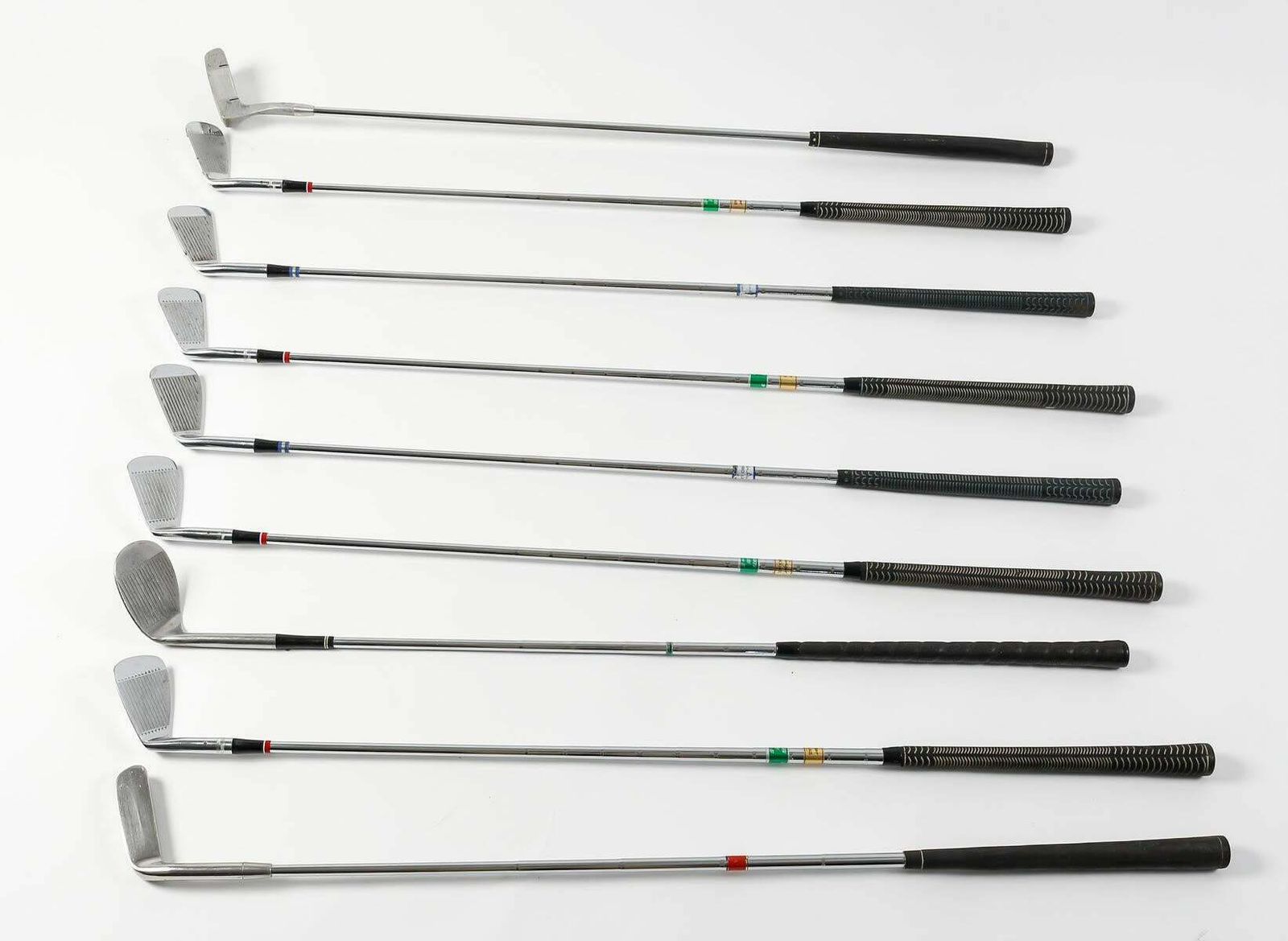 Suite Of 9 Golf Clubs From The 1960s. photo vinterior