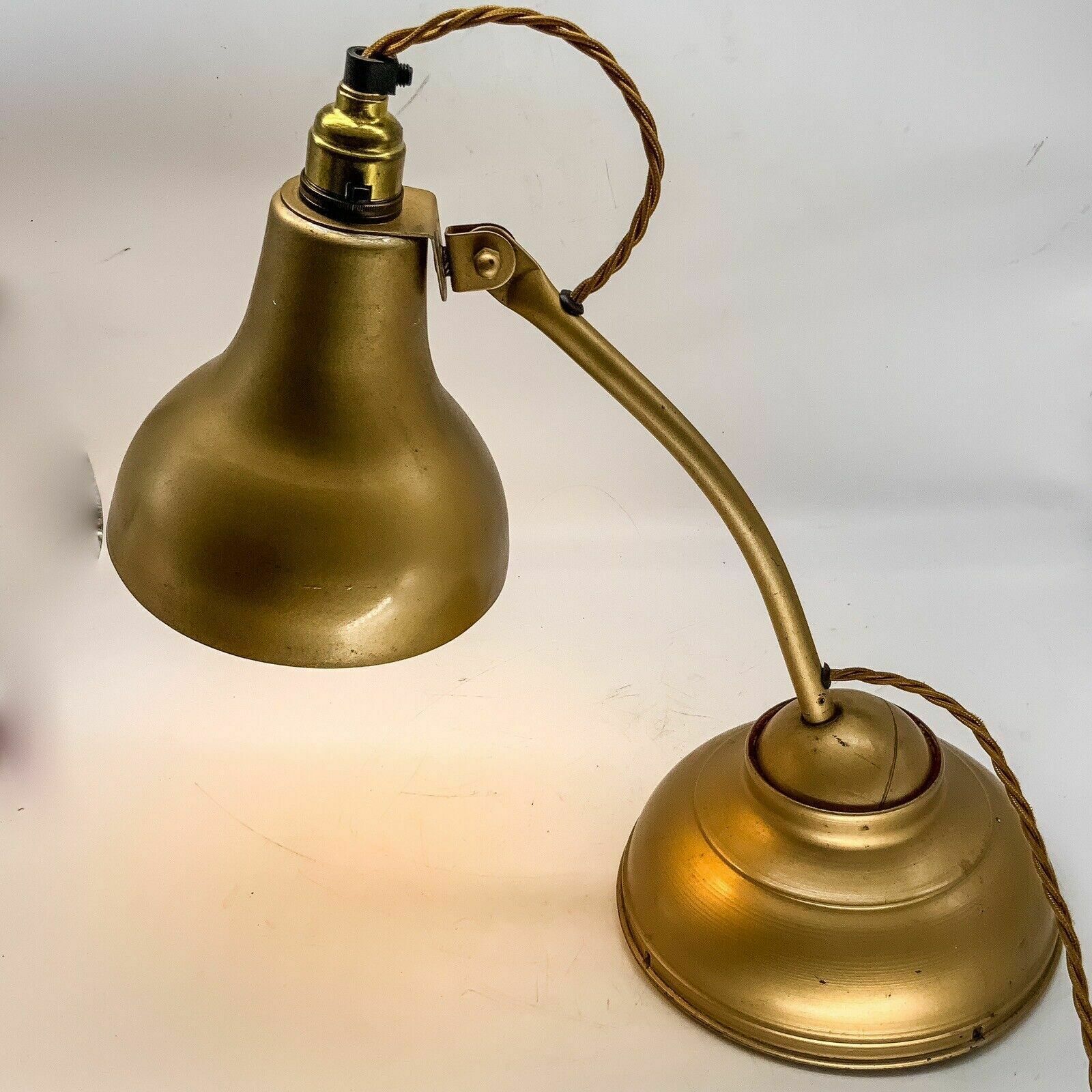 The Victor C Betta Desk Lamp H W Victor Ltd 40s 50s Rare photo furniture