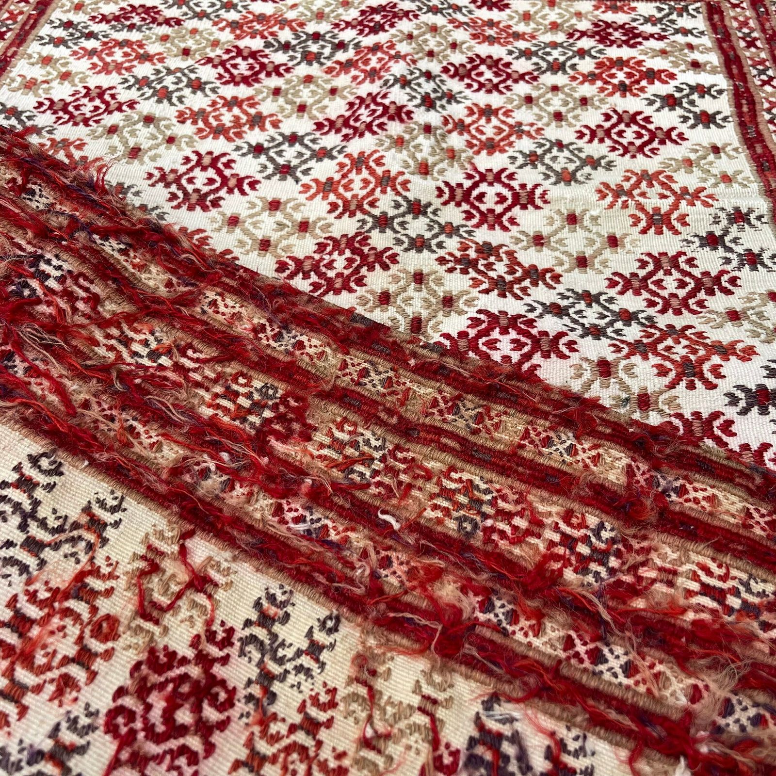 photo furniture Traditional Turkish Mini Kilim Rug , Vintage Anatolian Turkish Kilim Rug , 105 X 70 Cm