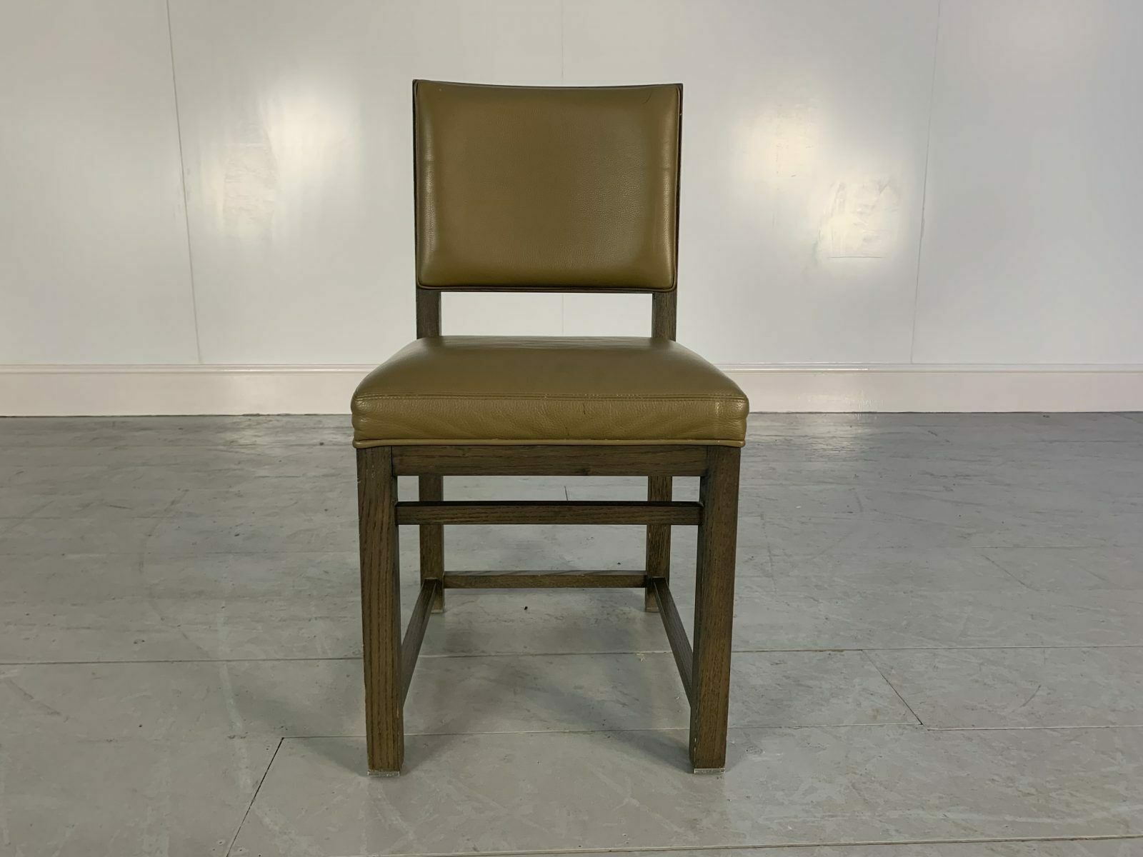 photo vinterior Sublime Huge B&B Italia “Max” Dining Table & 10 “Maxalto” Dining Chairs In Grey Oak & Leather