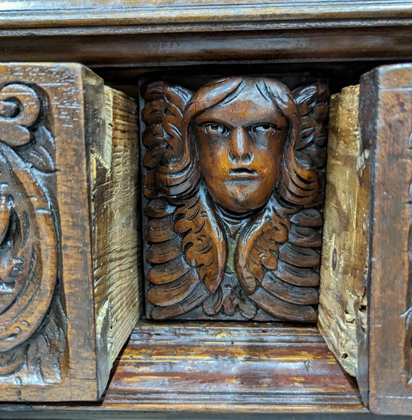 Four 17th Century Walnut Doors Decorated With Putti photo 2487.0