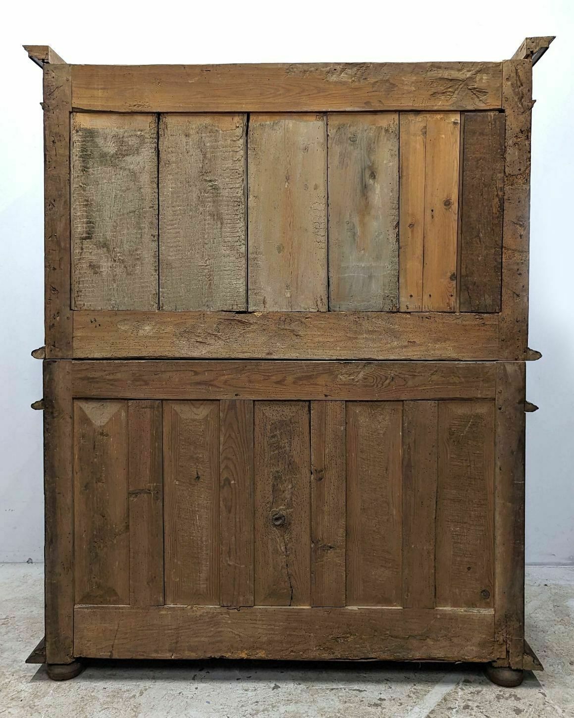 photo vintage Four 17th Century Walnut Doors Decorated With Putti
