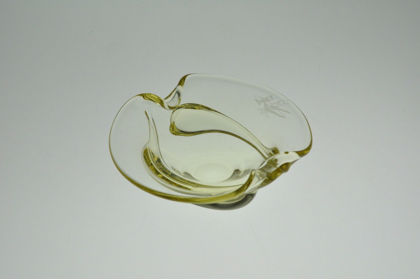Miroslav Klinger Zbs Ashtray, Glazen Asbak, Mid Century Glas, Vintage Glas, Boheems Glas, Kunstglas, Asbak, Mid Century Asbak photo for sale