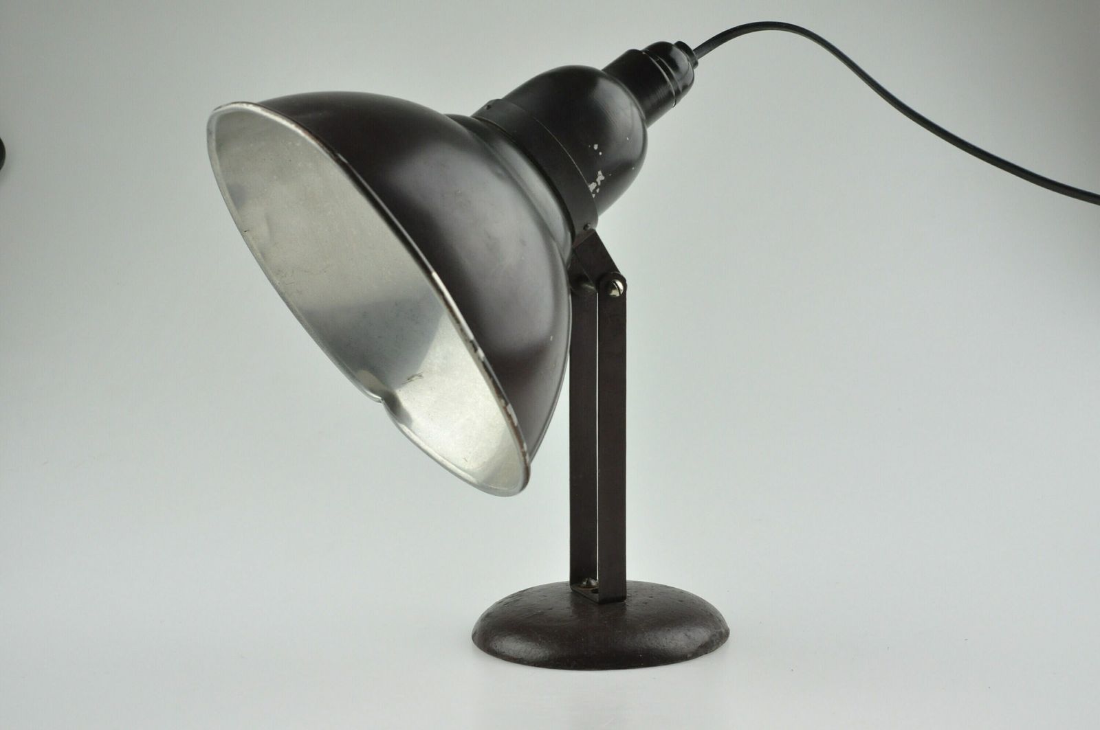 Industriële Bureaulamp, Industriële Lamp, Architectenlamp, Bureaulamp, Mid Century Lamp, Bruine Lamp, Tafellamp, Vintage Verlichting photo for sale
