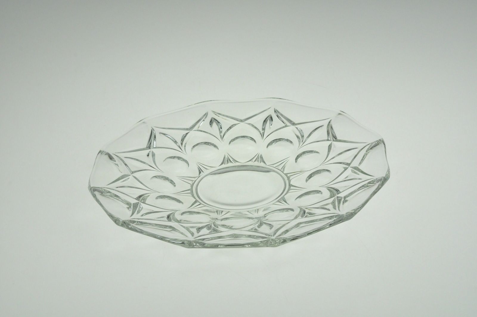 Tsjechisch Vintage Rond Glazen Dienblad, Vintage Glazen Dienblad, Rond Glazen Dienblad, Tsjechisch Glas, Vintage Glaswerk photo furniture