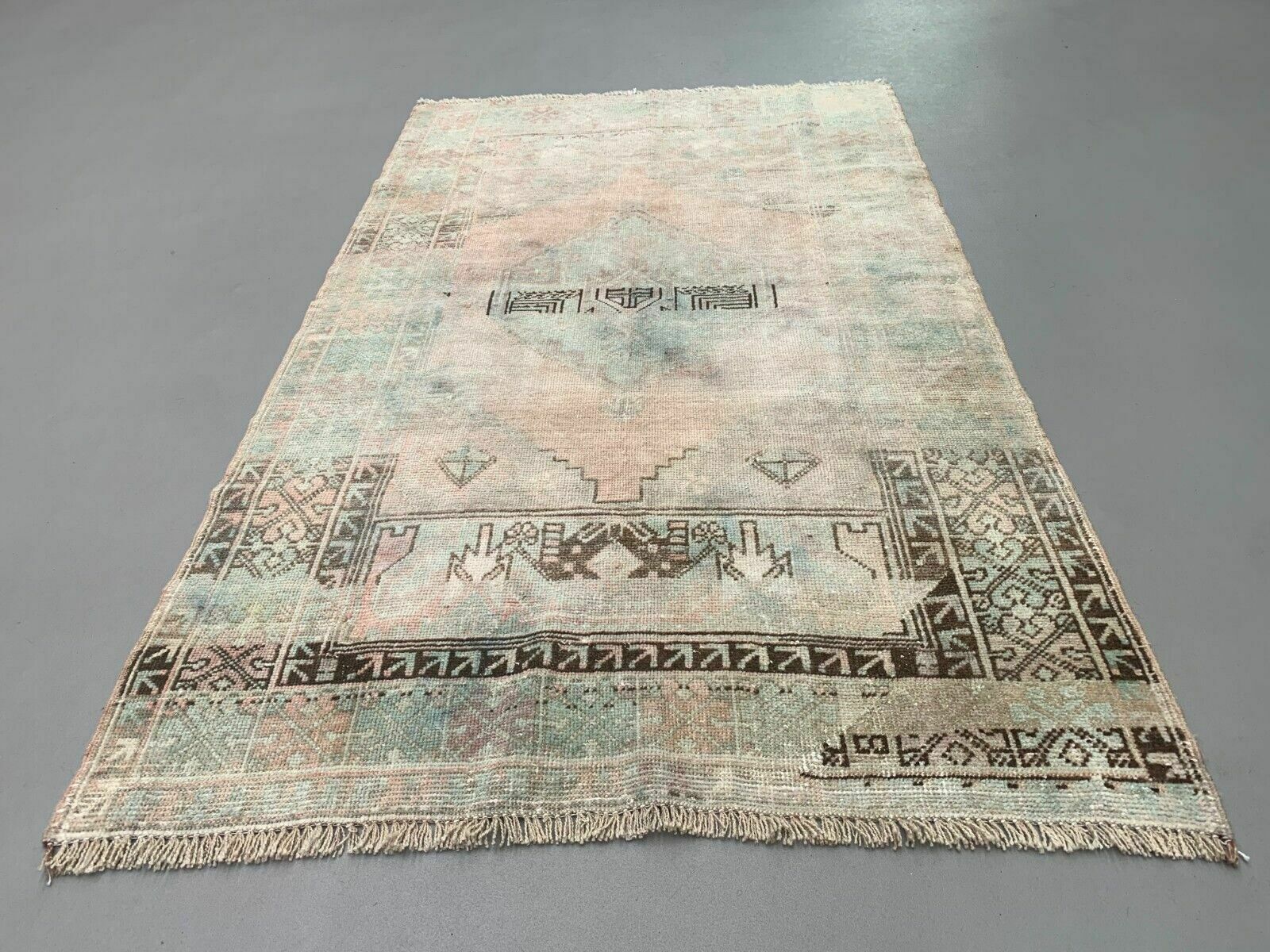 Shabby Turkish Oushak Rug 184x108 Cm Vintage Carpet Ushak Region Medium photo for sale