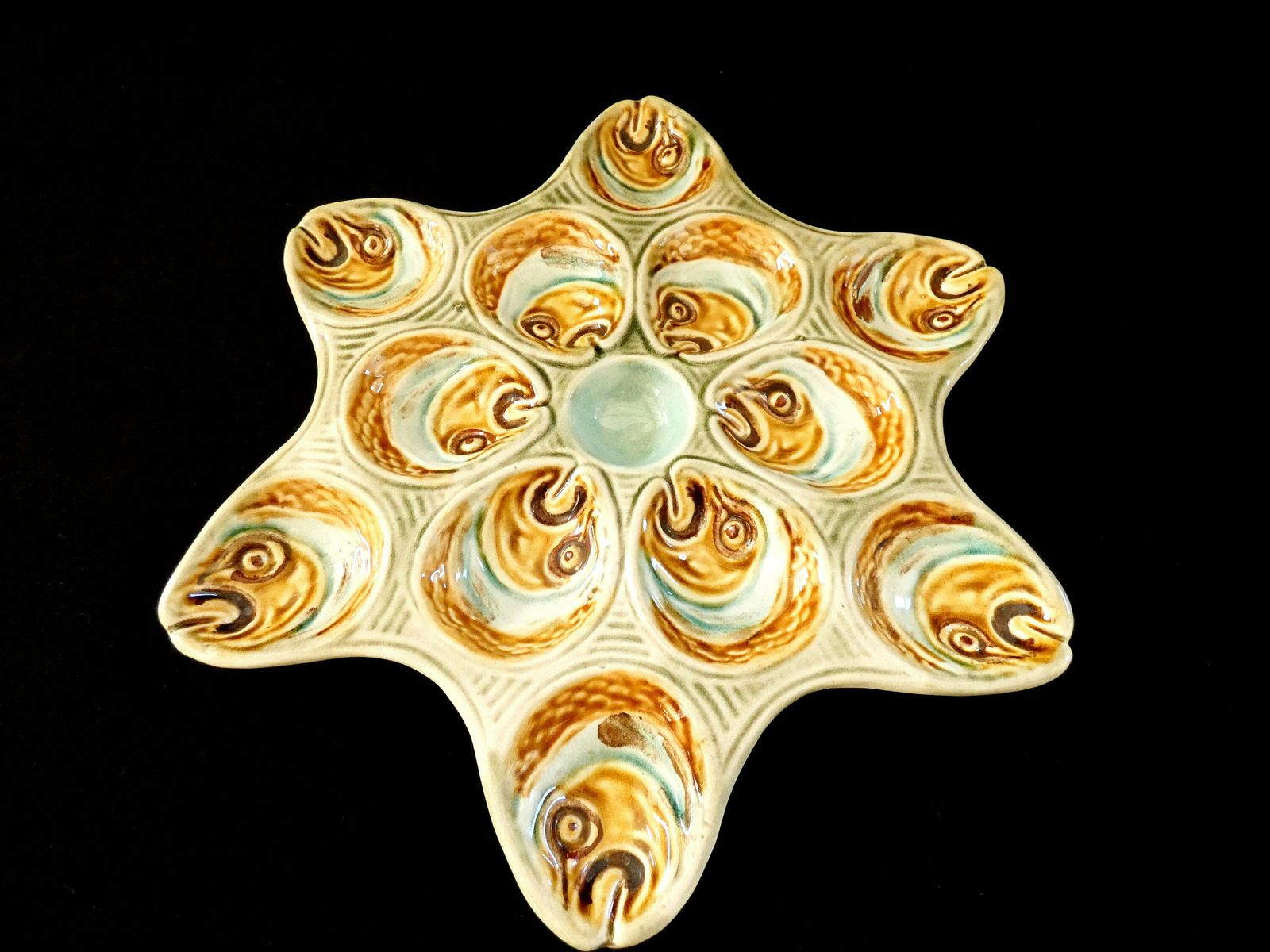 photo furniture 19e Eeuws Majolica Viskoppen Oesterbord Antiek Frans Keramiek Palissy Stervormige Schaal