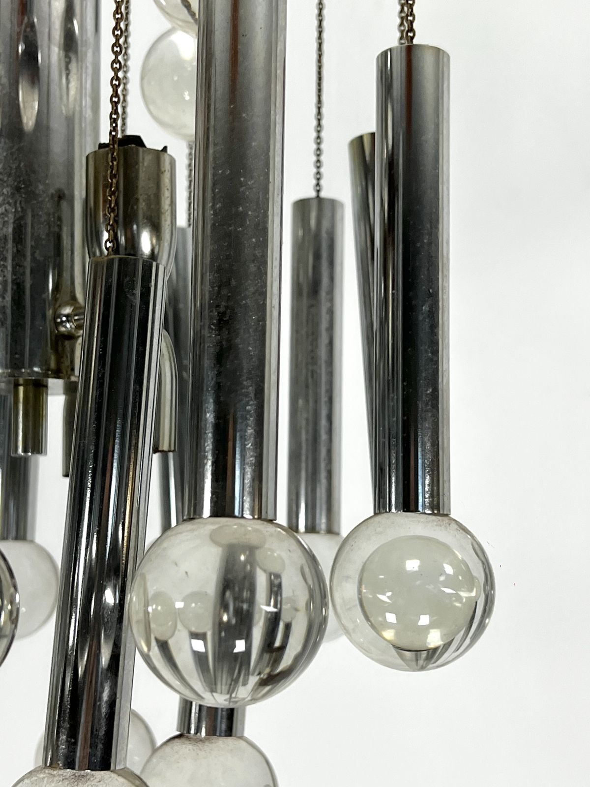 photo furniture Sciolari, Iconic Glass Sphere And Chrome Chandelier. Italy 1960s