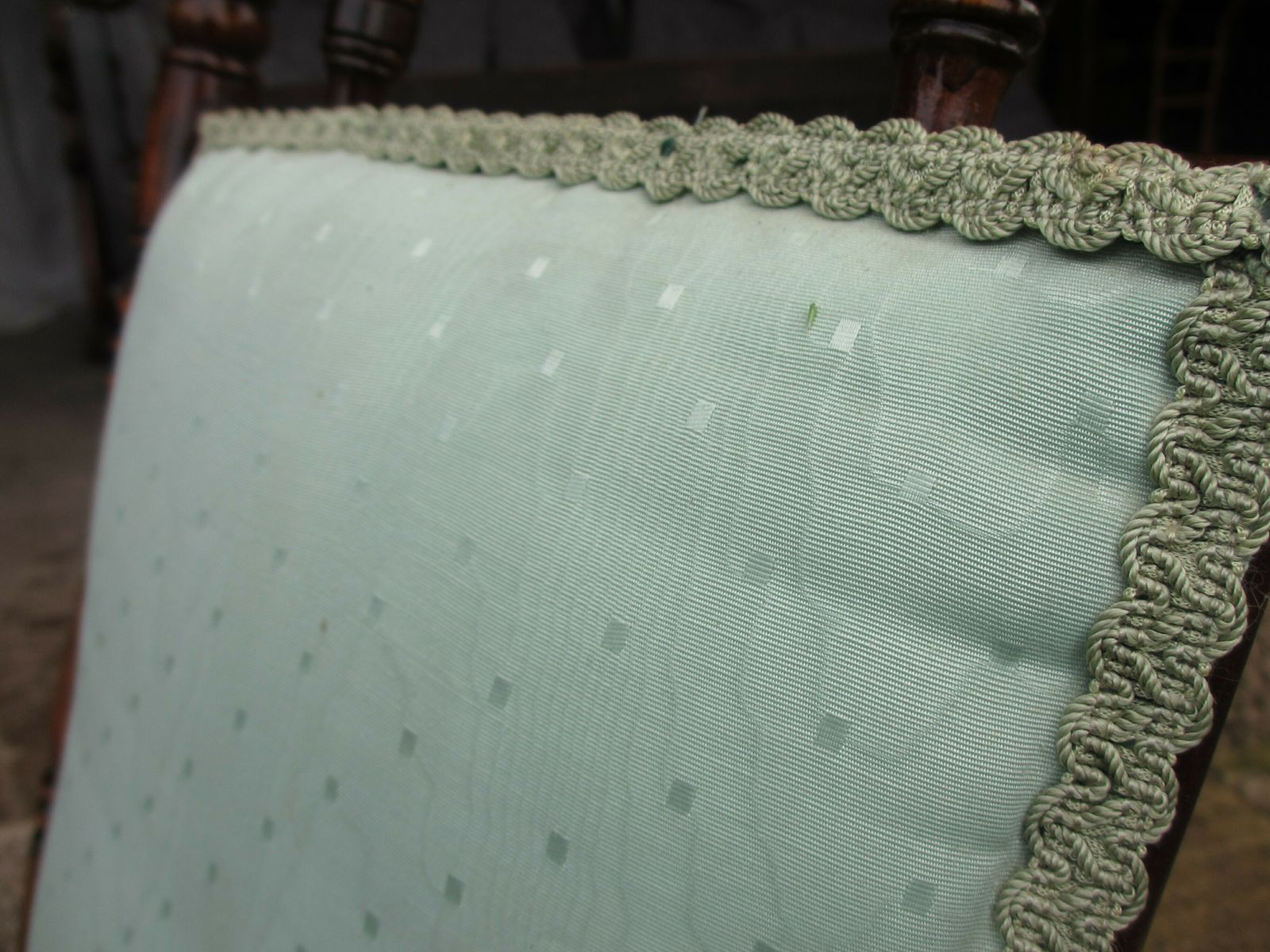 photo vinterior 19th Century Beechwood And Upholstered American Rocking Chair