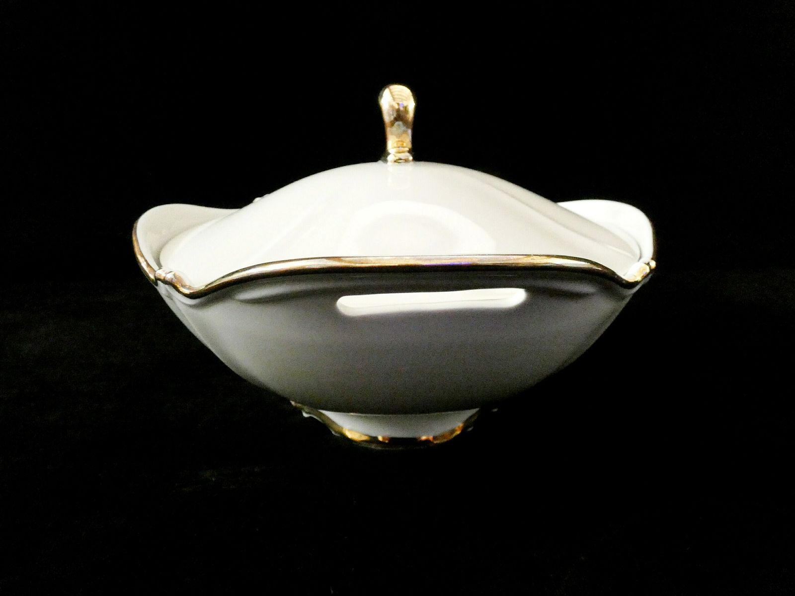 Vintage Z&Co Tirschenreuth Serveerschaal Wit Beiers Porselein Gouden Rand Duitsland Aardewerk Terrine Dekselschaal Saladeschaal photo for sale