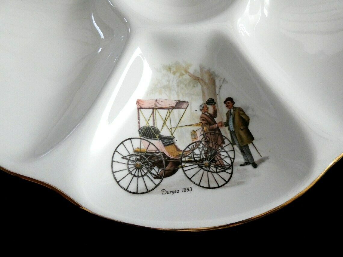 2 Zeldzame Oesterplaten Van Gien, Wit Frans Oesterbord Met Retro Auto Decor, Majolica Aardewerk, Barbotine Oesterplaat, Frankrijk, Jaren 1960 photo furniture