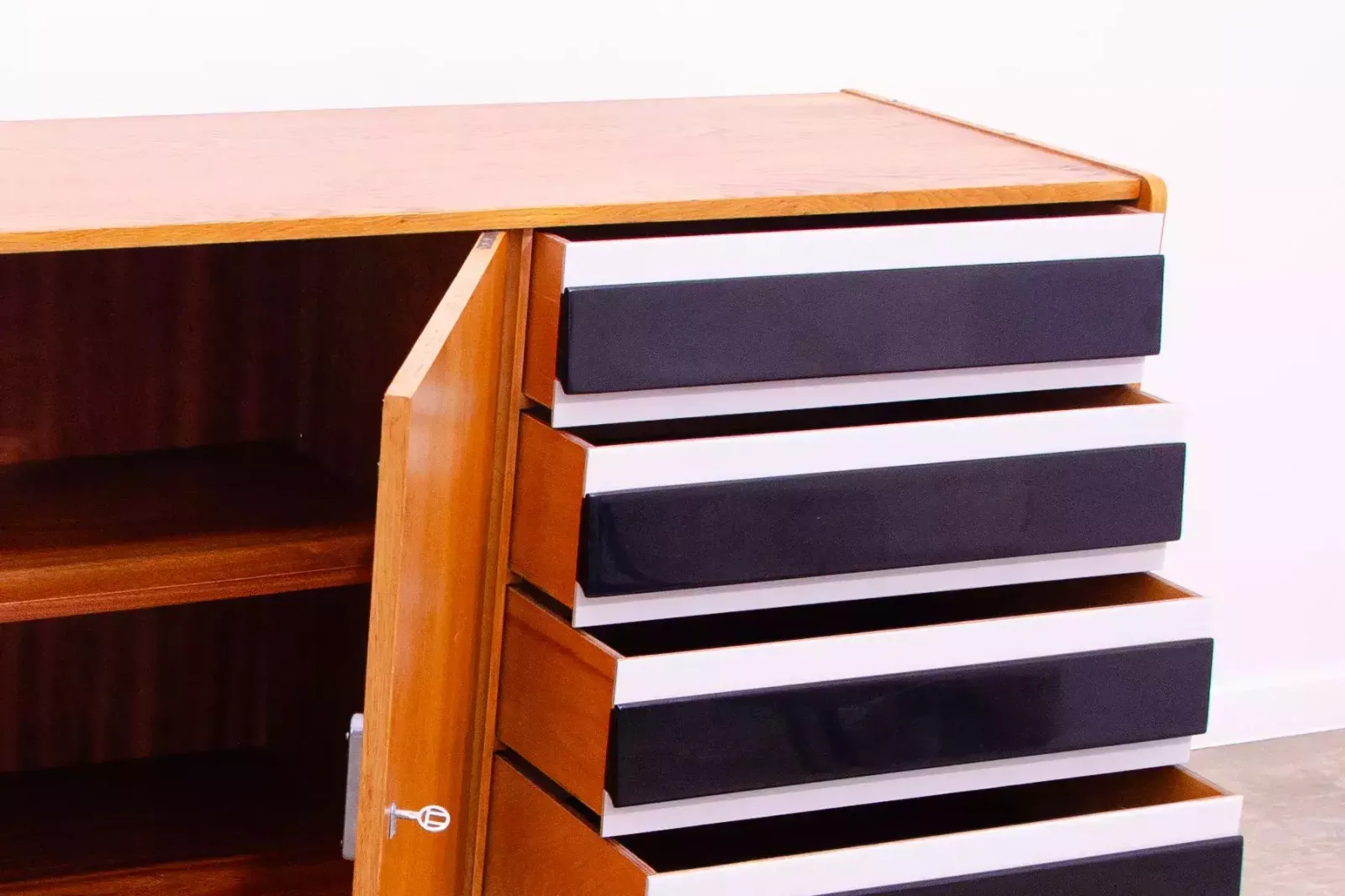 1236.0 Mid Century U 460 Dressoir Van Jiří Jiroutek Voor Interiér Praha, Tsjecho Slowakije photo