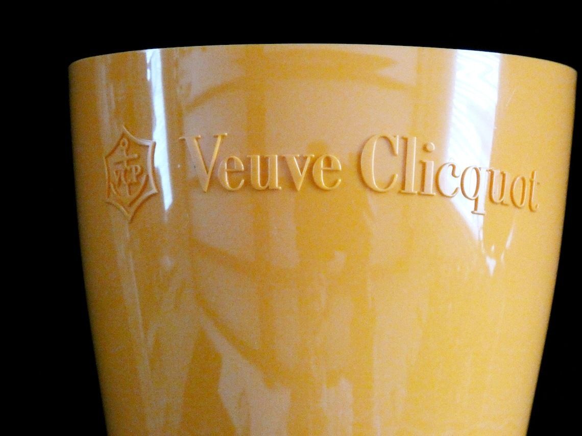 Vintage Veuve Clicquot Champagnekoeler – Franse Acryl Wijnkoeler, Vcp Oranje Ijsemmer, Orange Label, Bartafelaccessoires photo furniture