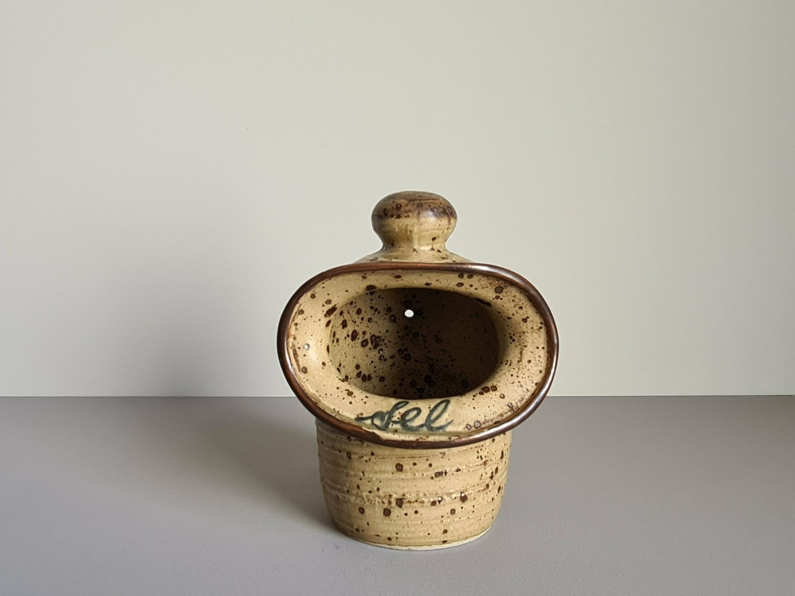 Pyriet Zandsteen Vaas / Collection Ceramics / Vintage / Jaren 60 / Mid Century / Frankrijk / Frans Aardewerk / 20e Eeuw photo furniture