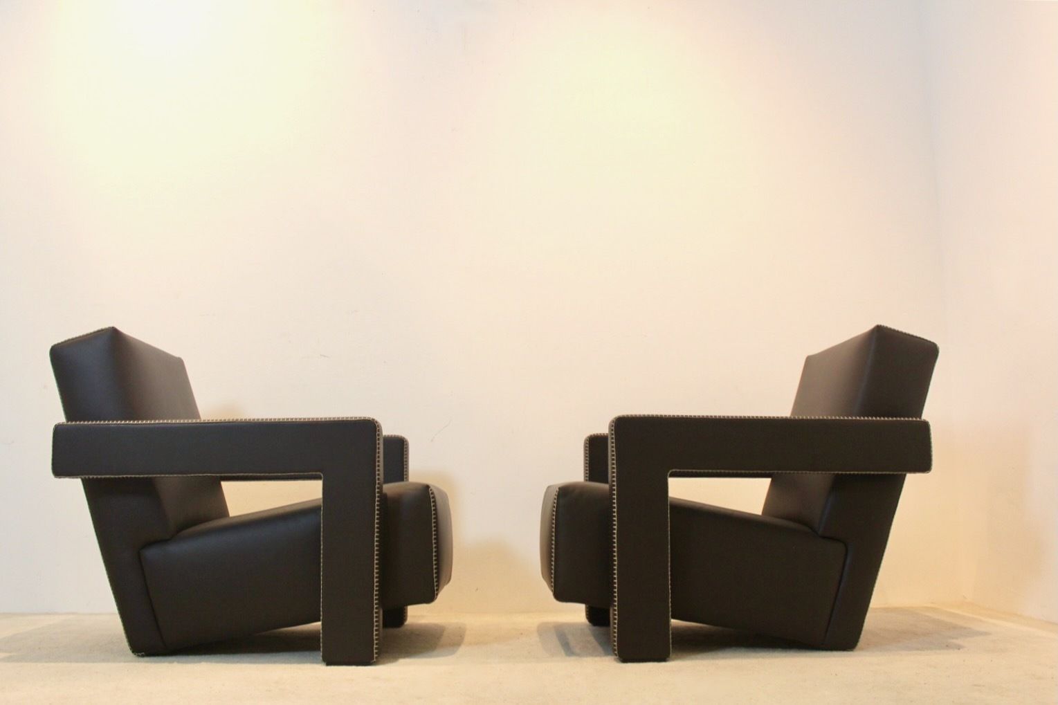 photo vinterior Chocolate Brown Leather ‘Utrecht’ Lounge Chairs By Gerrit Rietveld For Cassina