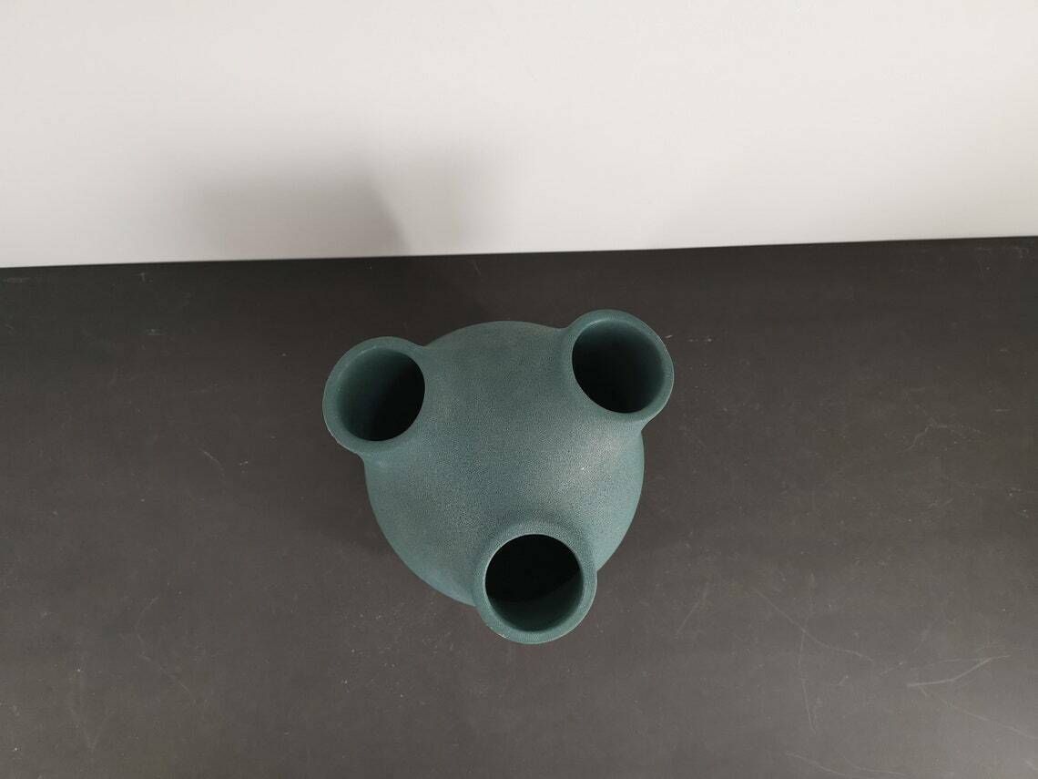 Contemporary Ceramic Vase, Asymmetrical Free Form / Organic Forms / Contemporary Ceramics photo vinterior