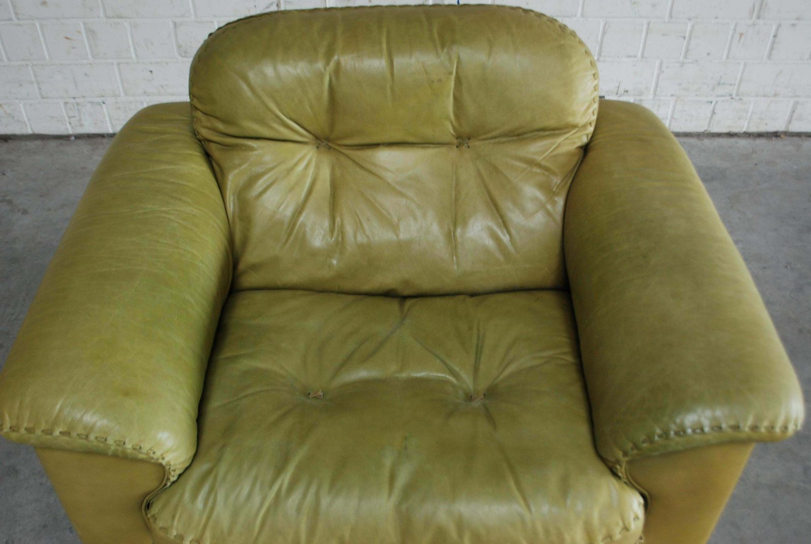 photo furniture De Sede James Bond Leather Lounge Chair Ds 101 Olive Green