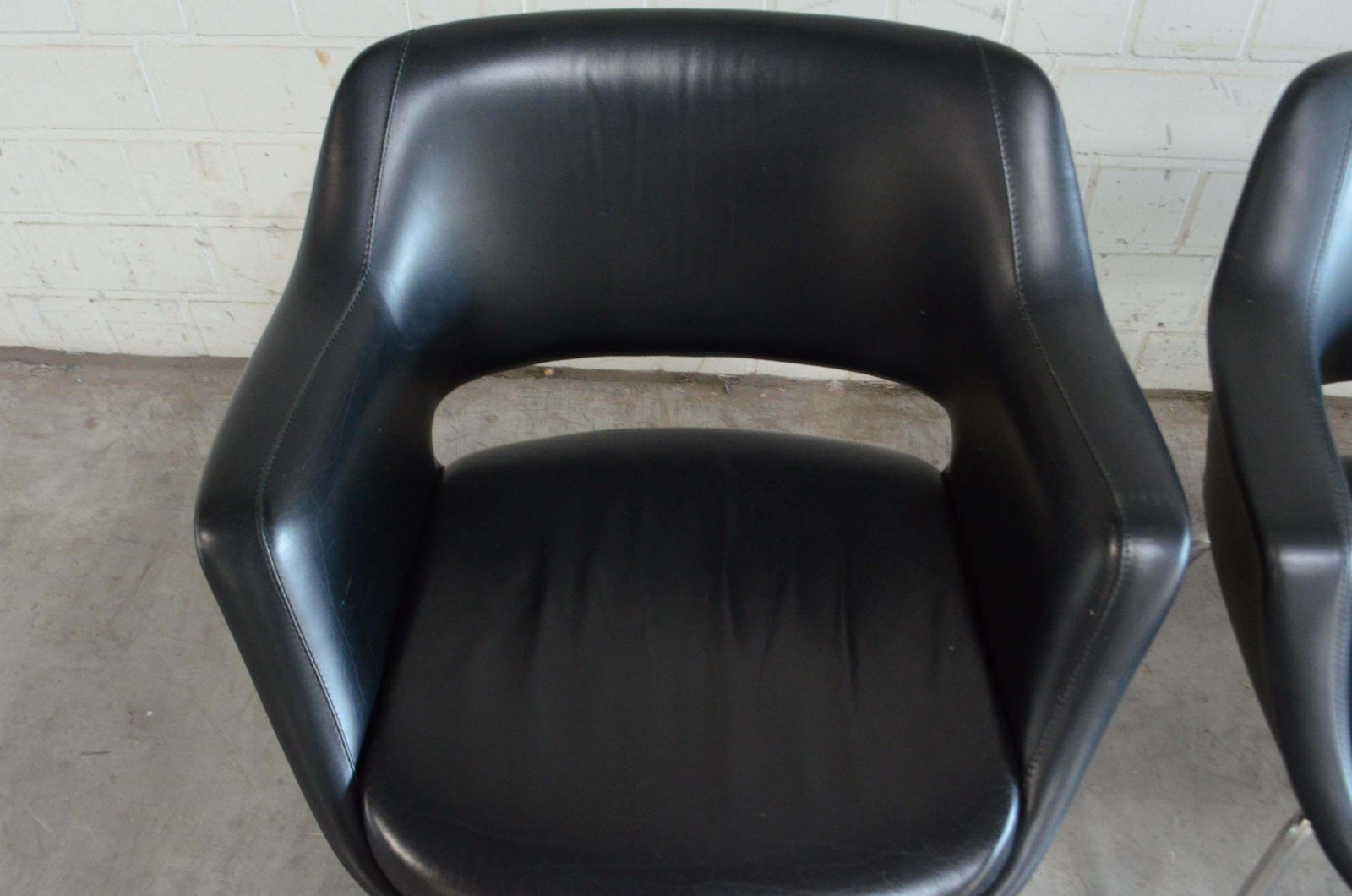 photo buy Olli Mannermaa Set Of 4 Leather Kilta Chair By Eugen Schmidt & Cassina Martela