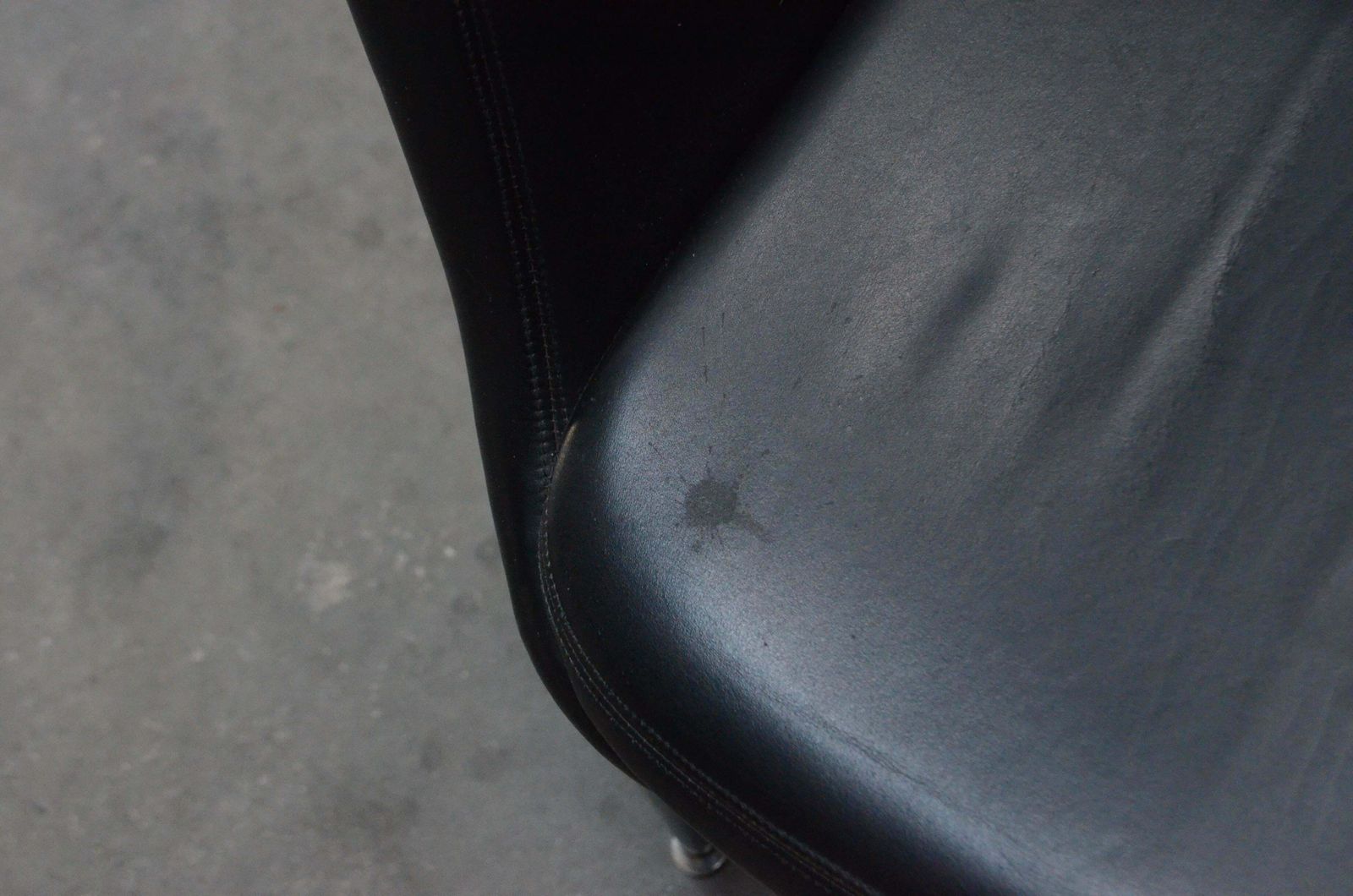 photo vinterior Olli Mannermaa Pair Of Leather Kilta Chair By Eugen Schmidt & Cassina Martela
