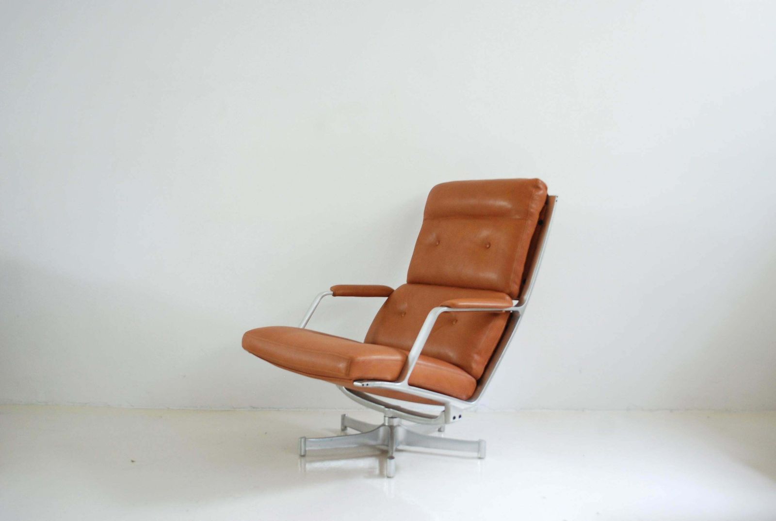 Kill International Fk 85 Lounge Chair Cognac Natural By Kastholm & Fabricius photo for sale
