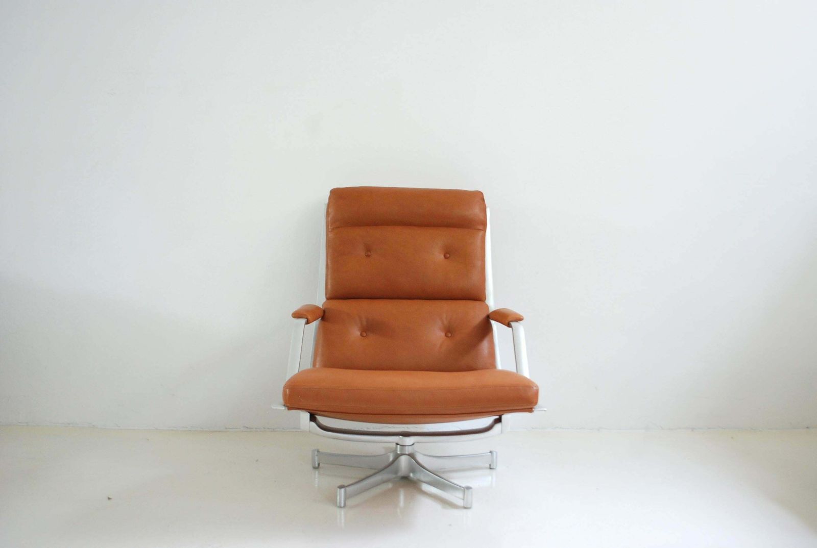 Kill International Fk 85 Lounge Chair Cognac Natural By Kastholm & Fabricius photo 10059.0