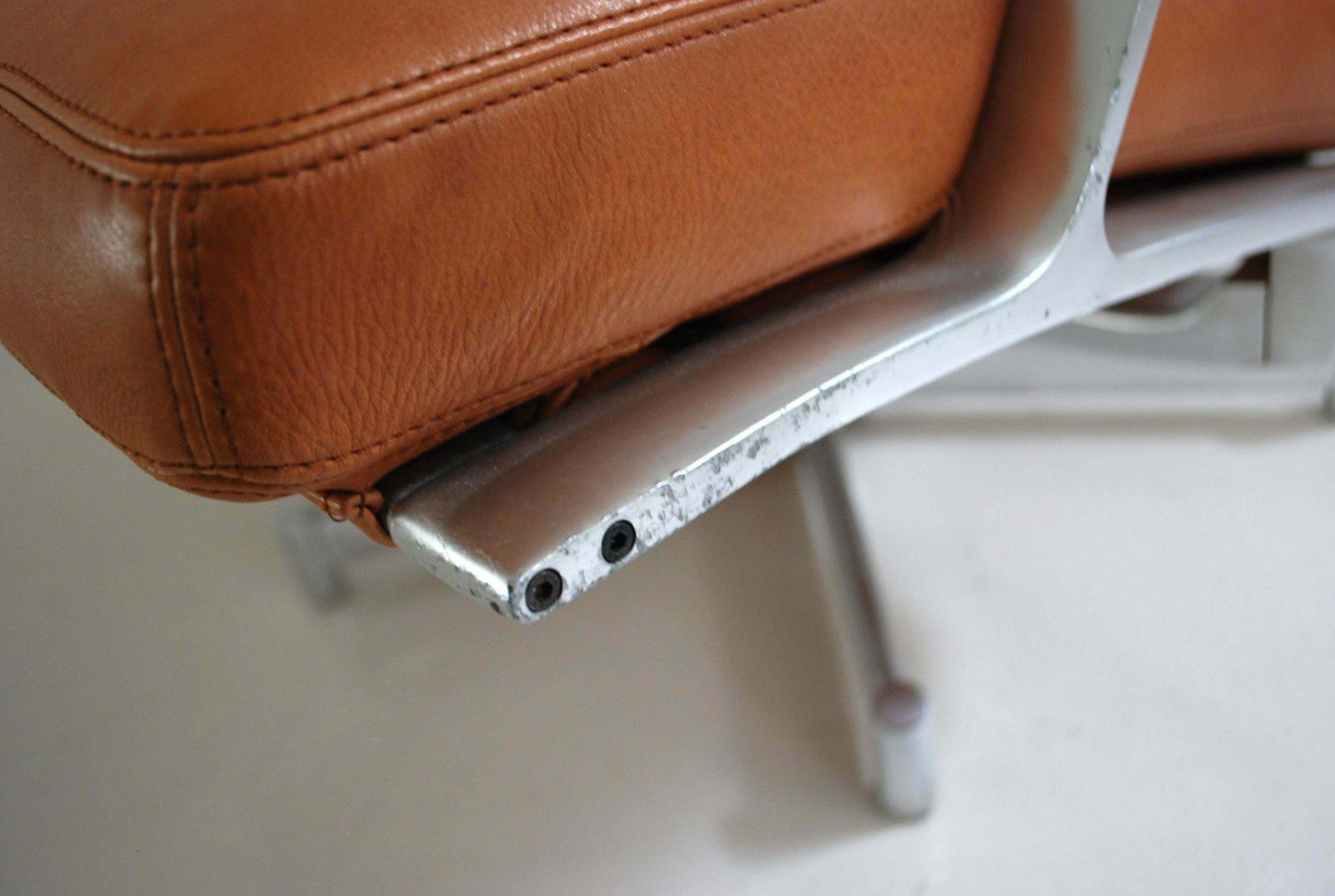 photo vinterior Kill International Fk 85 Lounge Chair Cognac Natural By Kastholm & Fabricius