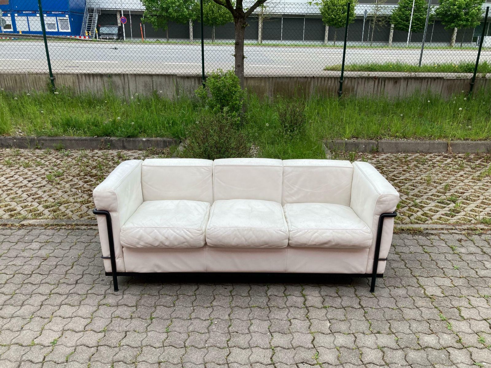 Le Corbusier Lc2 White Leather Sofa By Cassina photo furniture