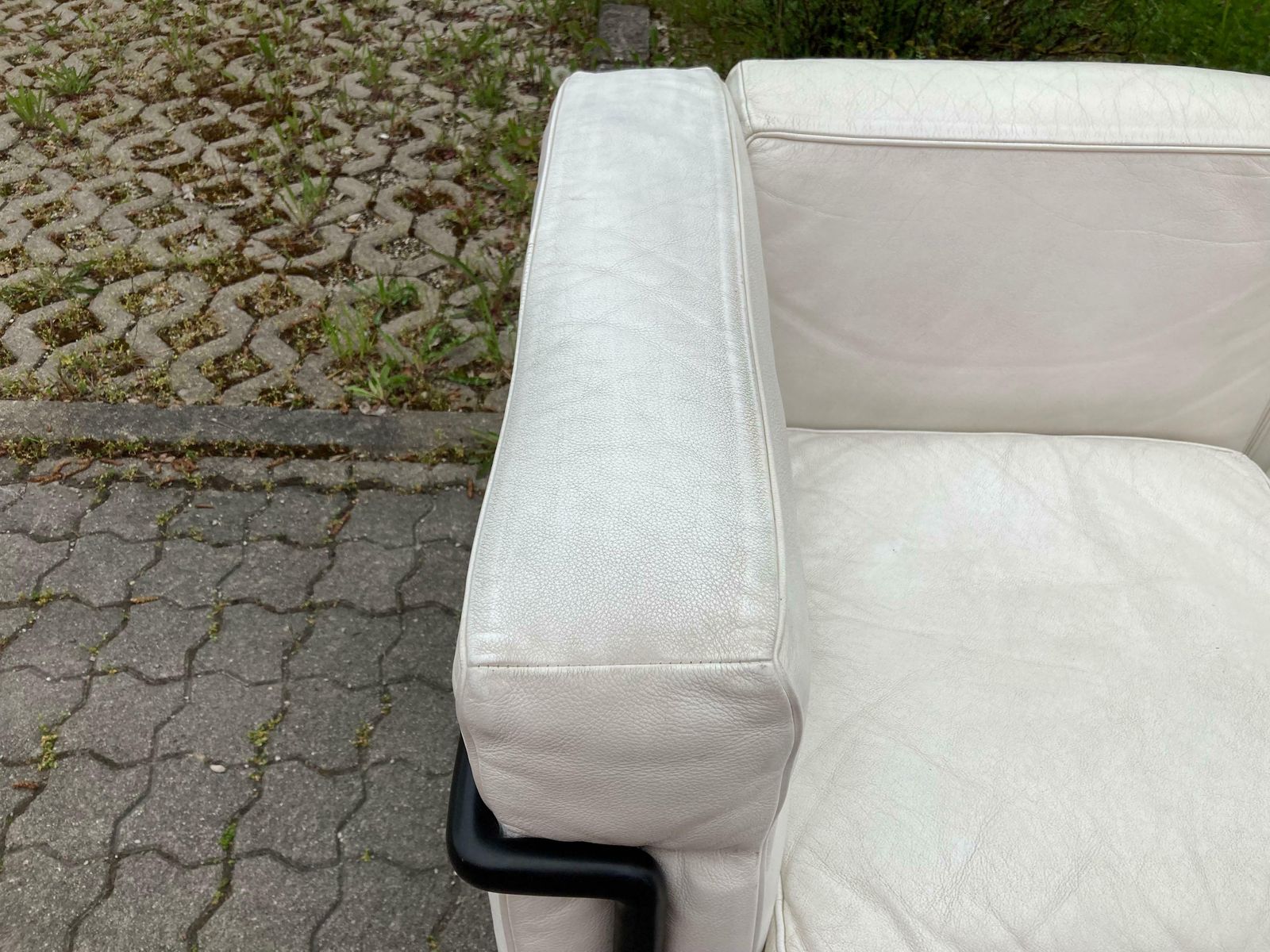 Le Corbusier Lc2 White Leather Sofa By Cassina photo Furniture