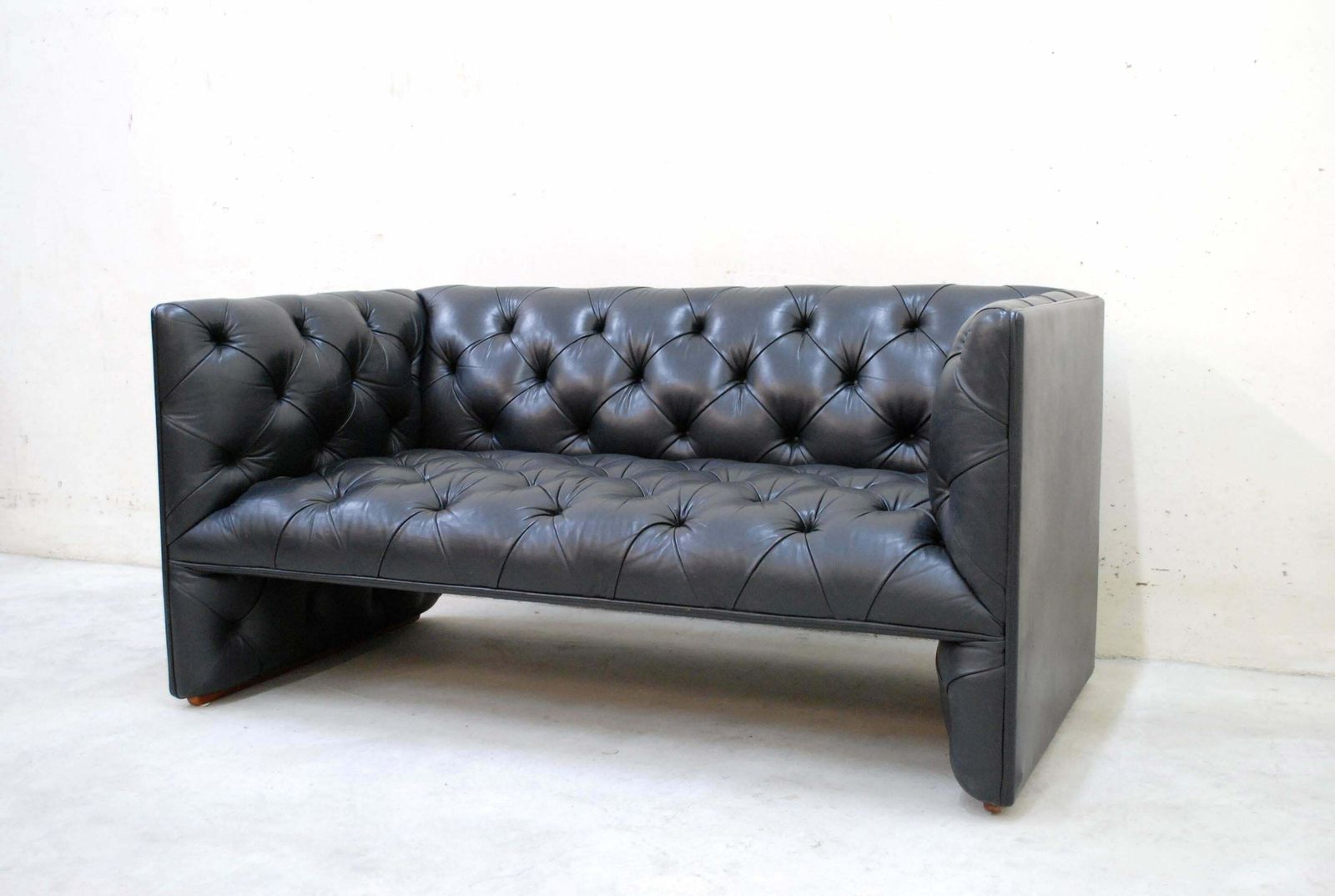 Wittmann Black Leather Sofa Model Edwards Design By Eward B. Tuttle photo Furniture