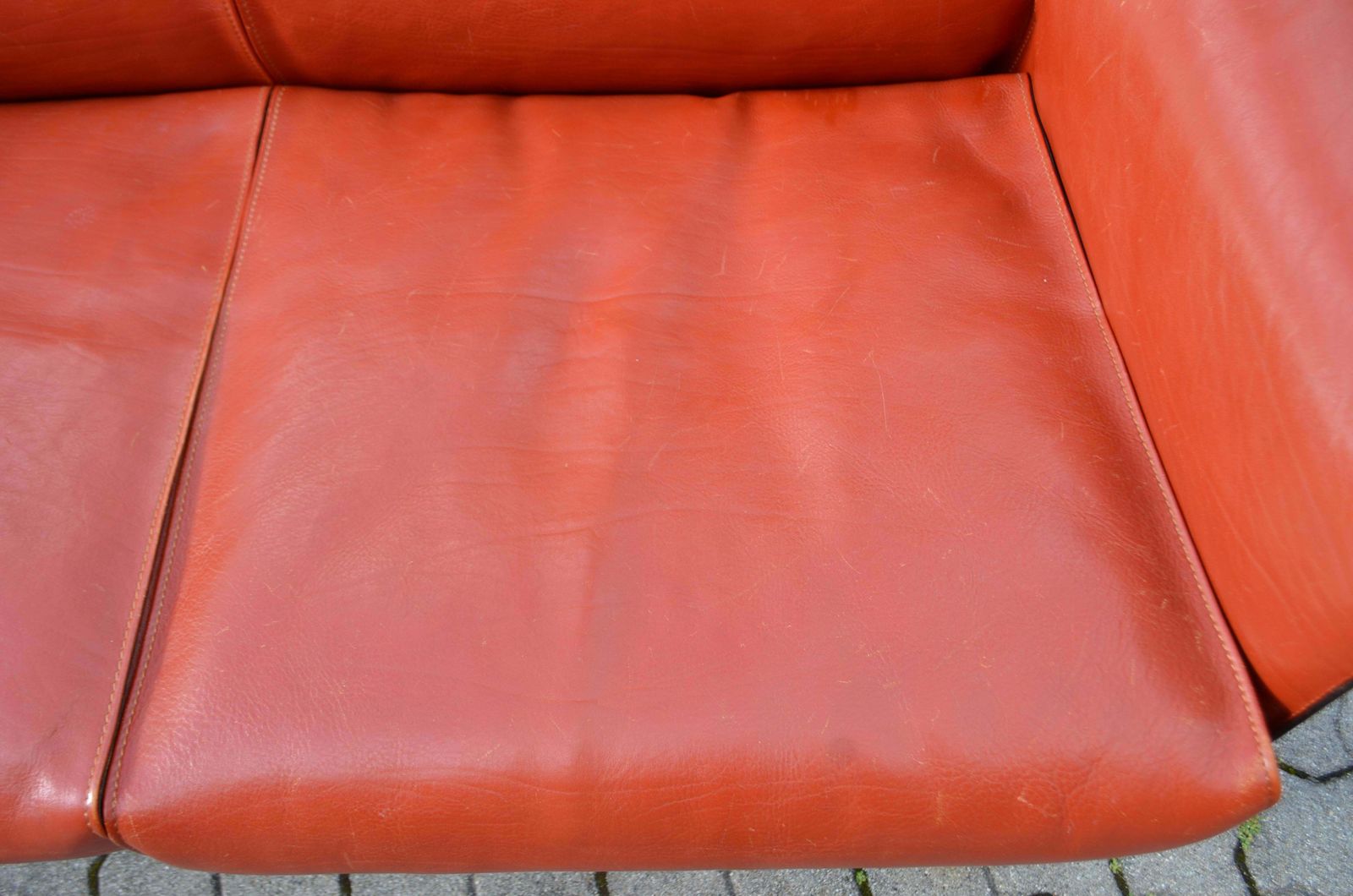 Cassina Taxi 415 Neck Saddle Leather Sofa China Red / Ox Red photo vintage