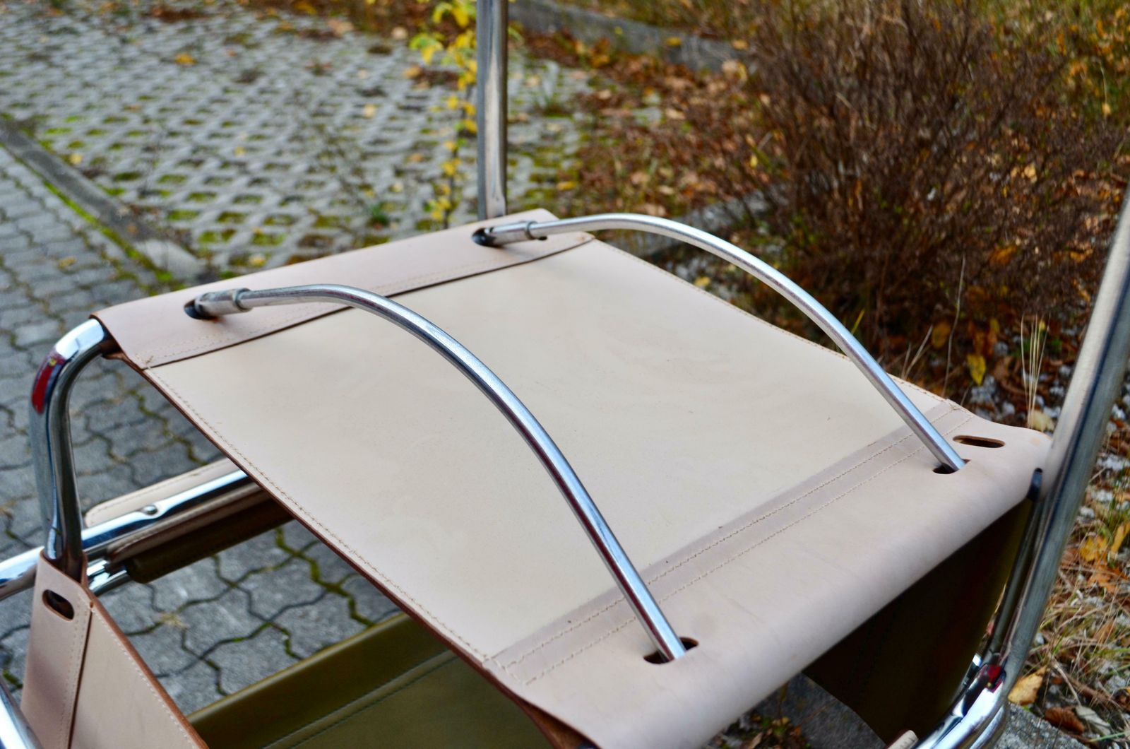 1906.0 Matteo Grassi Cantilever Mg Skin Coloured Leather Chair By Centro Studi photo