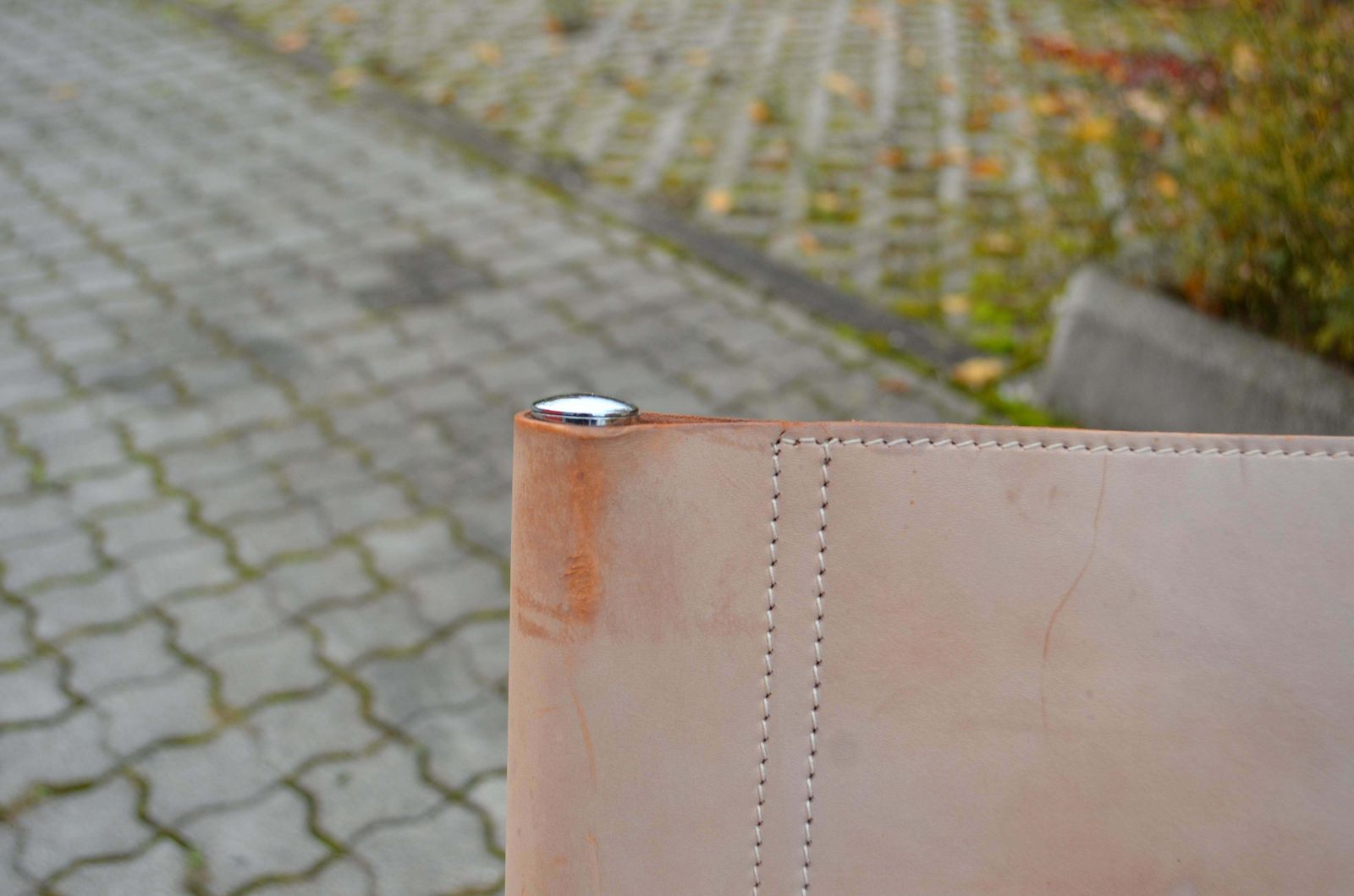 photo vintage Matteo Grassi Cantilever Mg Skin Coloured Leather Chair By Centro Studi