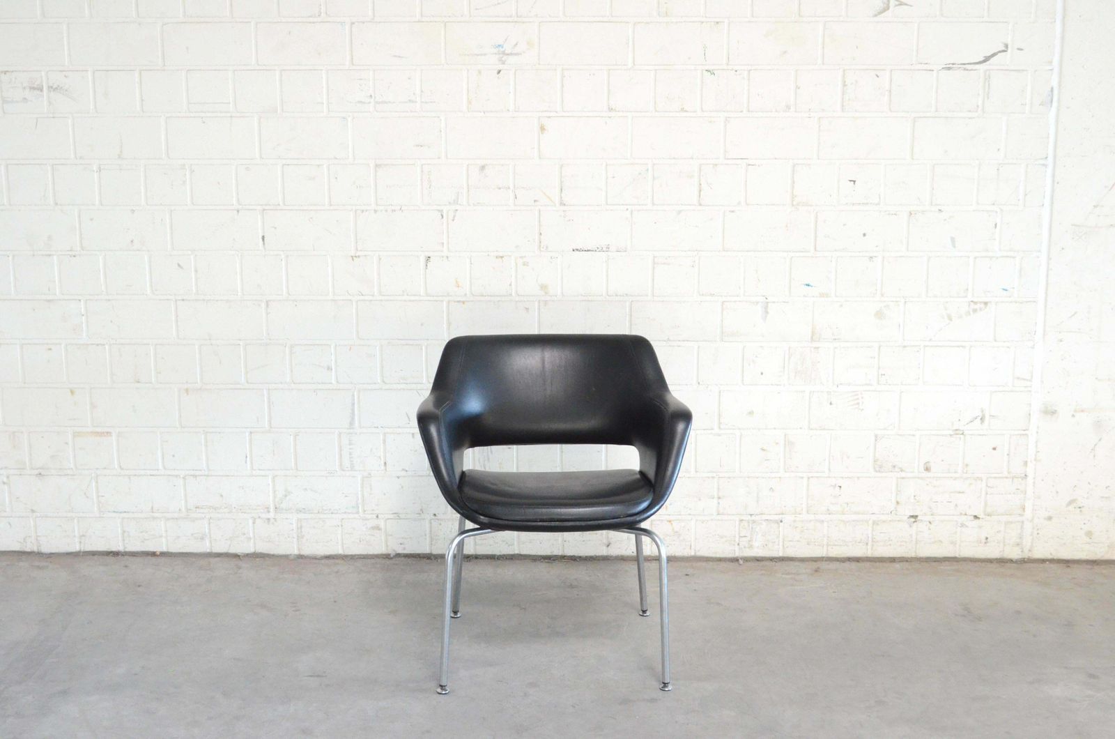Olli Mannermaa Pair Of Leather Kilta Chair By Eugen Schmidt & Cassina Martela photo vinterior