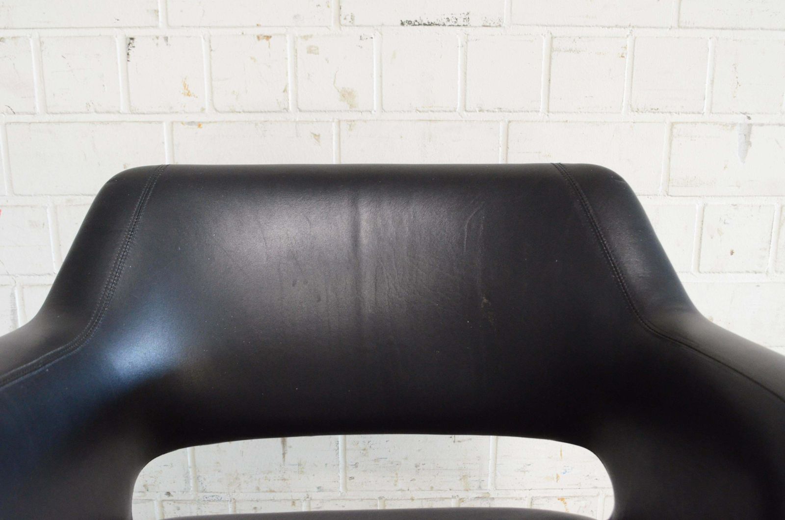 1271.0 Olli Mannermaa Pair Of Leather Kilta Chair By Eugen Schmidt & Cassina Martela photo