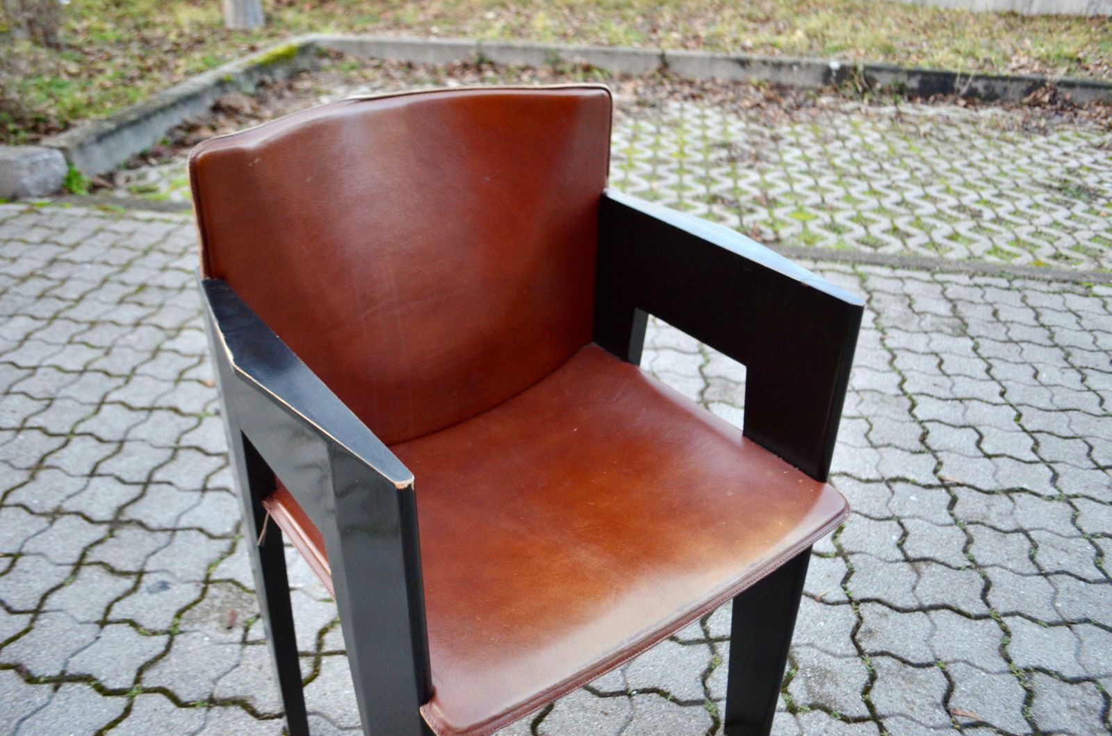 photo furniture Arnold Merckx For Arco Cognac Saddle Leather Dining Chair Set Of 4