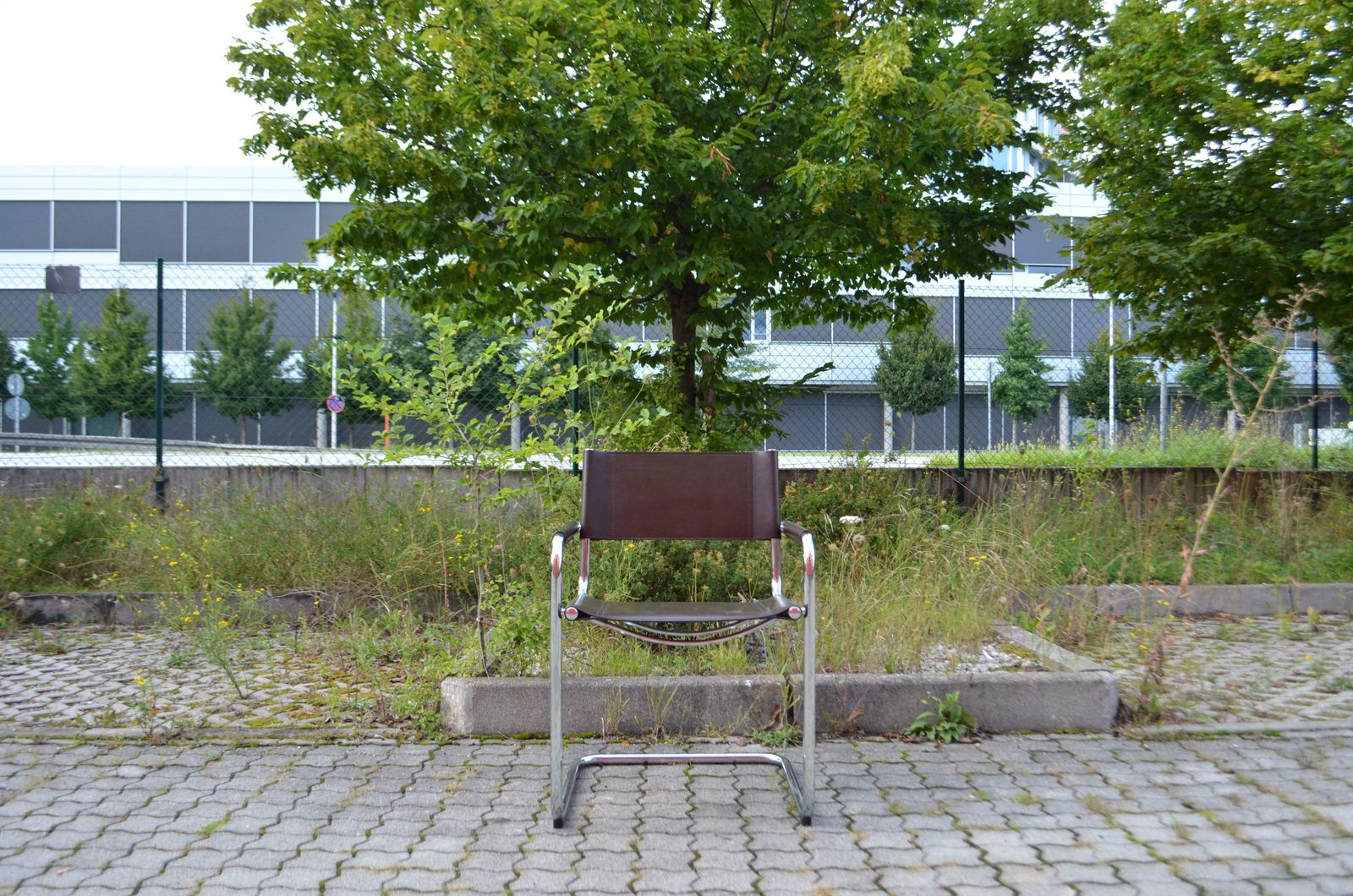 photo vintage Fasem Vintage Italy Brown Leather Dining Chairs Armchairs Cantilever Set Of 2