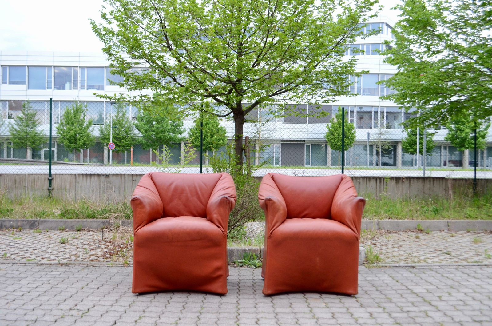 5295.0 Cassina Model Tentazione Mario Bellini Small Armchair Chair Oxred Leather photo