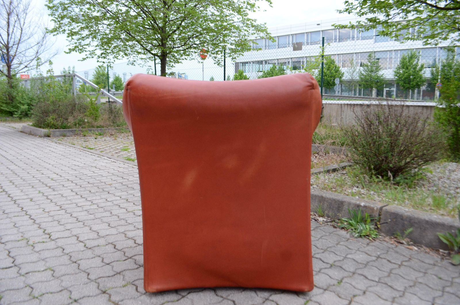 photo vintage Cassina Model Tentazione Mario Bellini Small Armchair Chair Oxred Leather