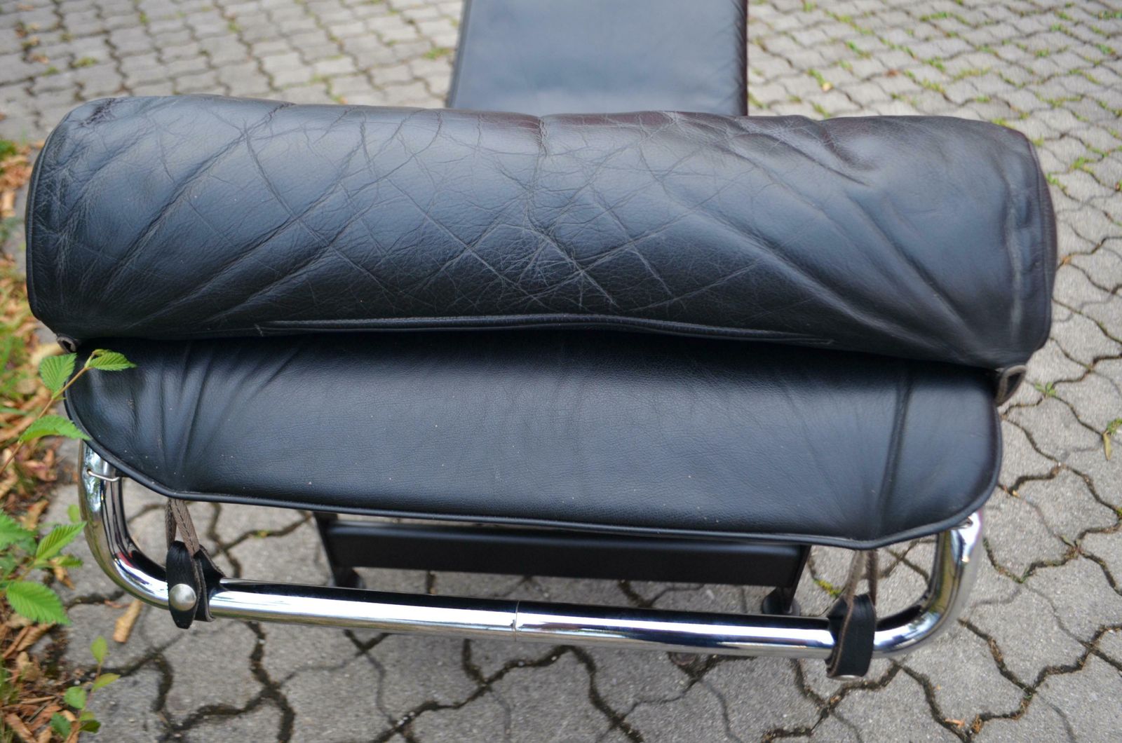 Le Corbusier Lc4 Black Leather Chaise Chaiselongue By Cassina photo vintage