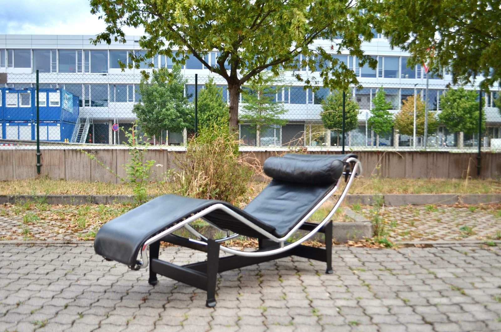 Furniture Le Corbusier Lc4 Black Leather Chaise Chaiselongue By Cassina photo